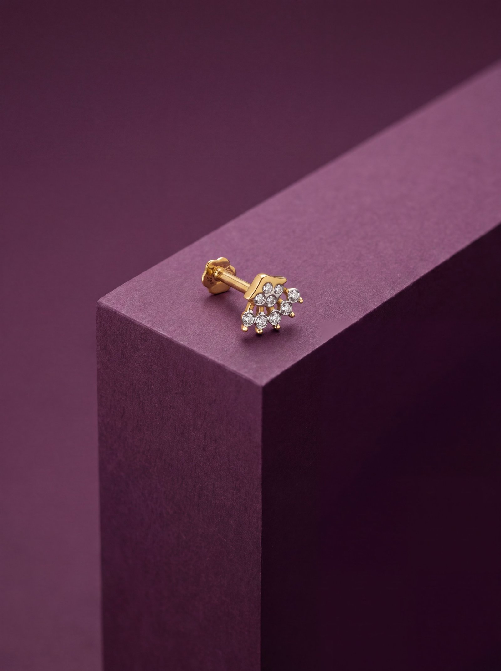 PEACOCK FRINGE DIAMOND NOSESTUD