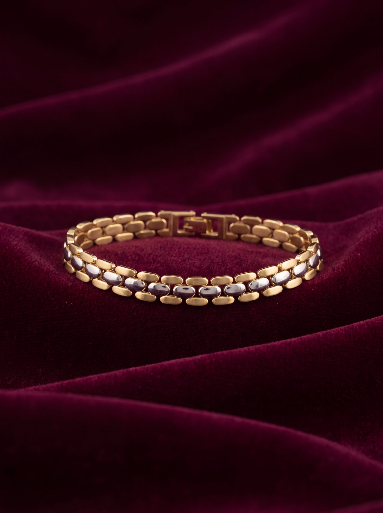 INTERLOCKING 9 K BRACELET