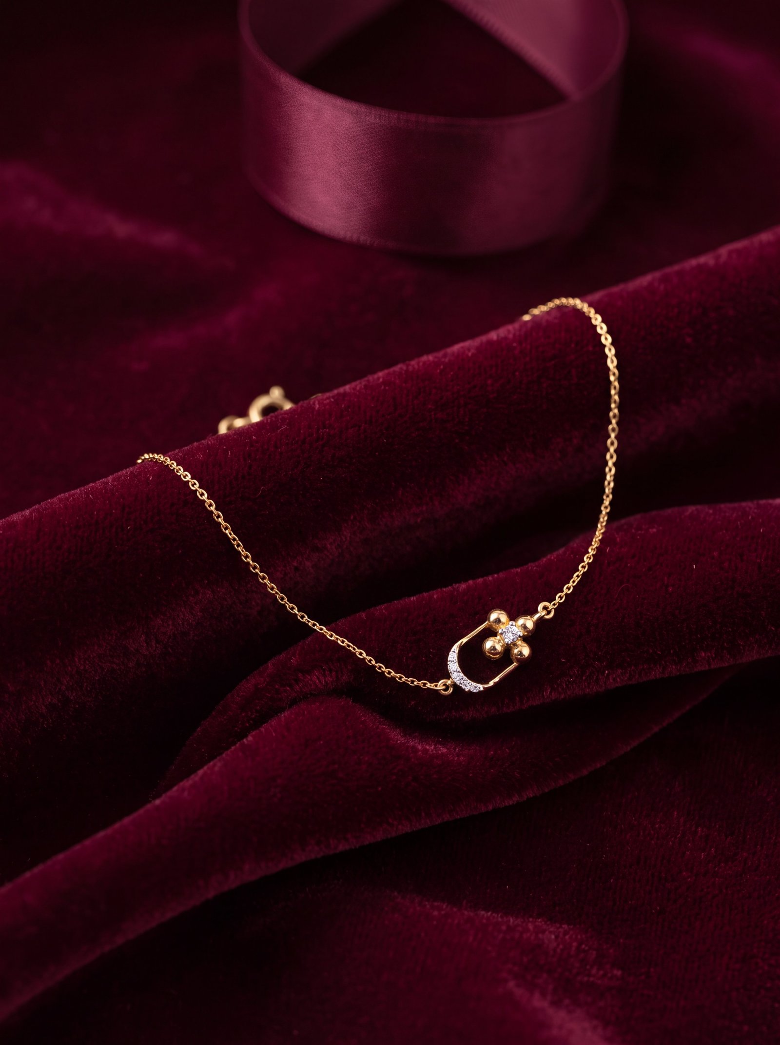 OPEN LOOP  DIAMOND BRACELET