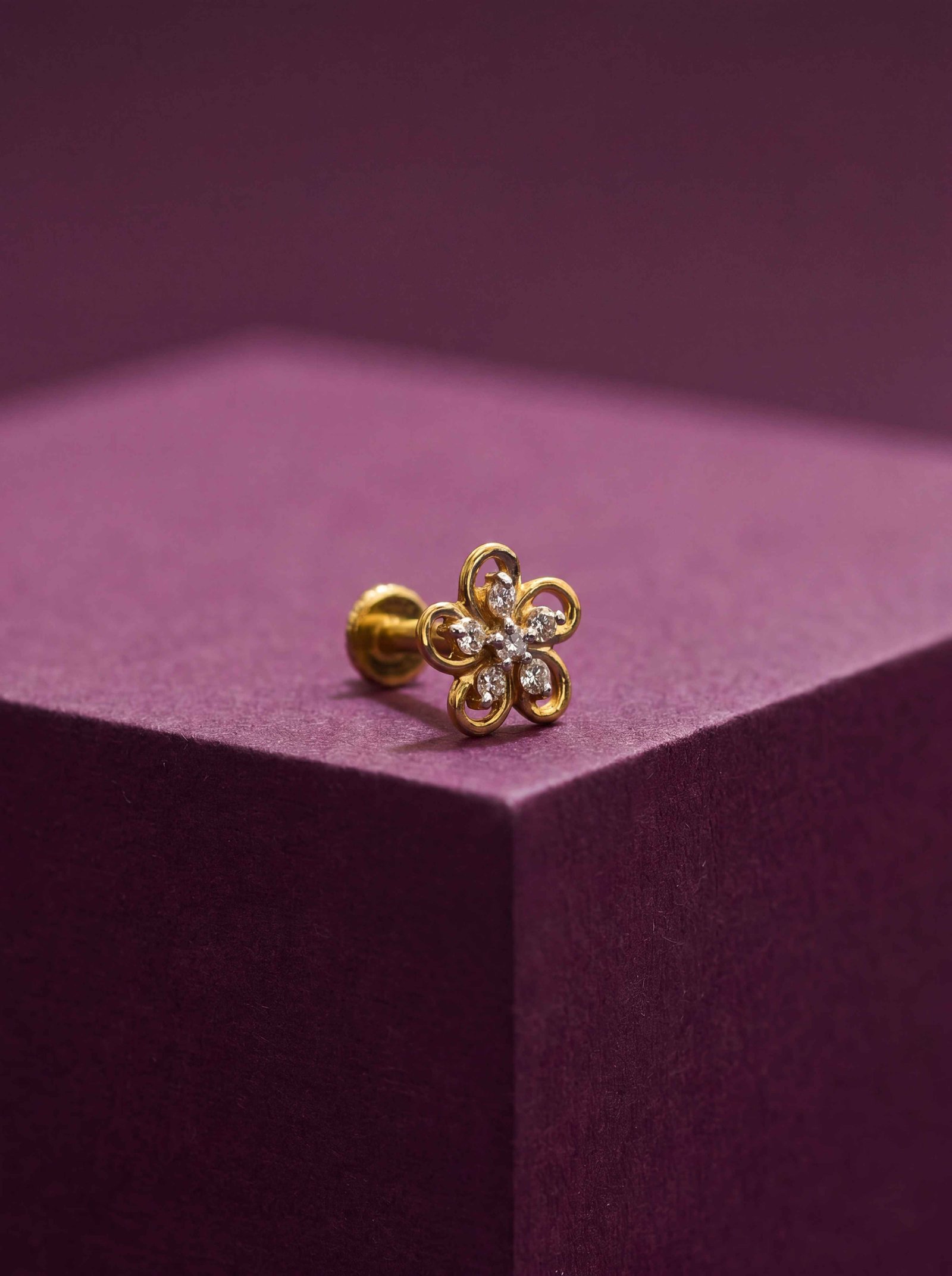 Open petal Diamond nose stud