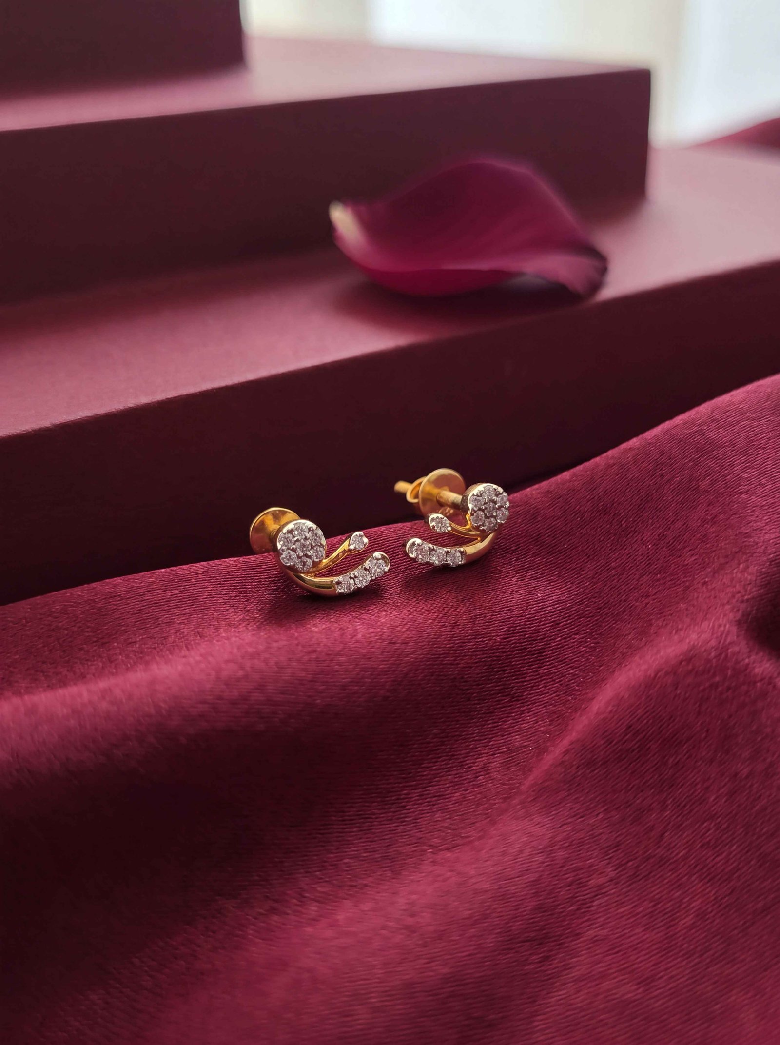 Dual Cruve swirl Diamond studs
