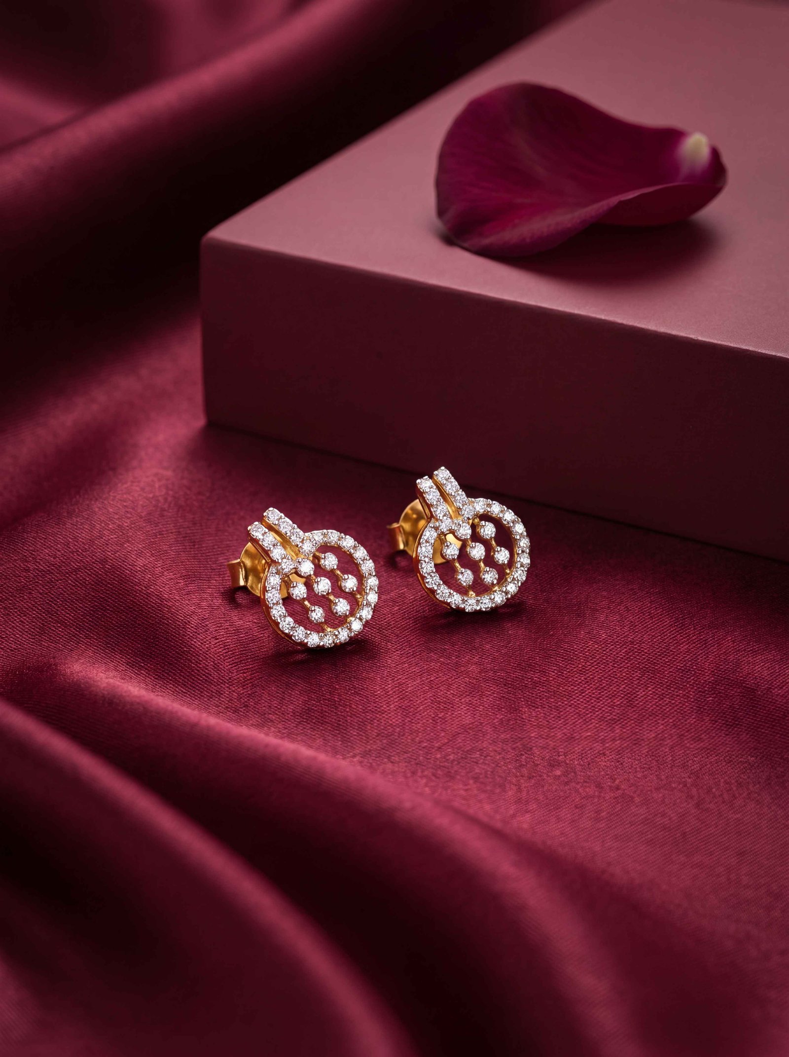 Open circle lattice Diamonds studs