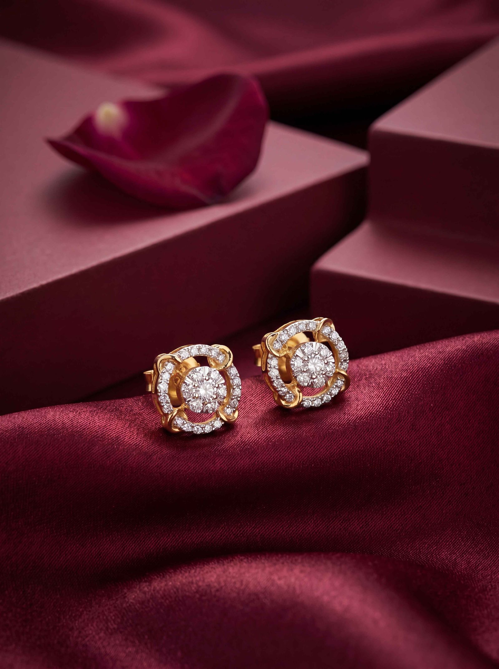 Solitaire diamond studs
