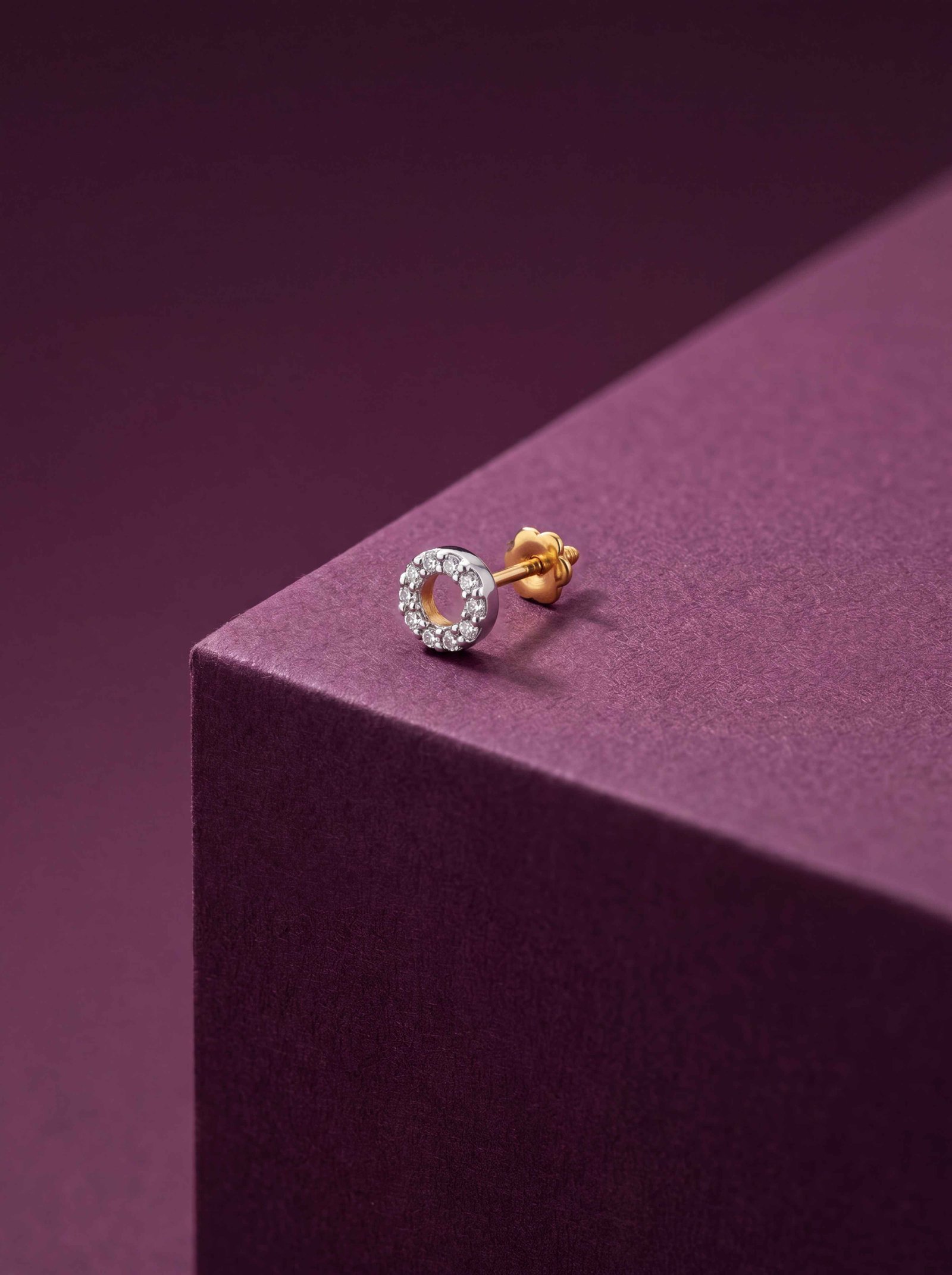 Circle Diamond nose stud 