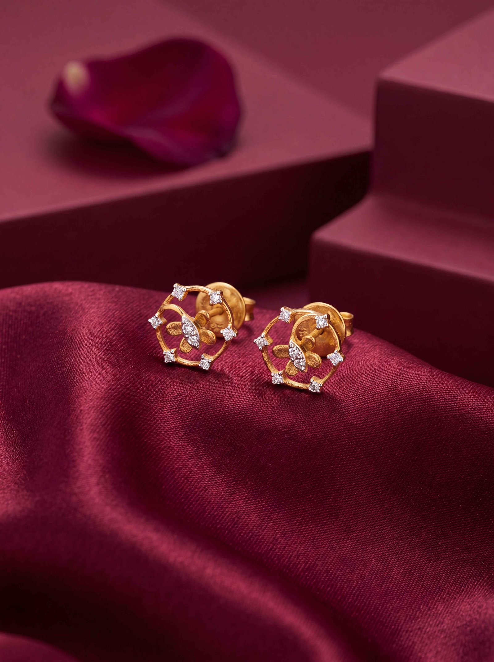 Glinting Flora Diamond studs