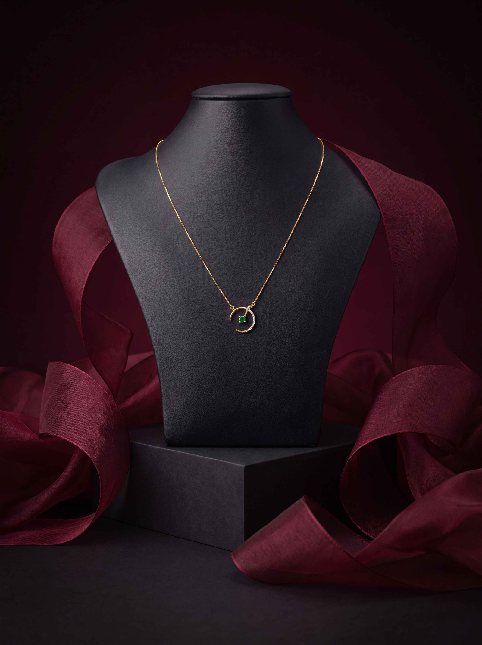 MINE Diamond pendent with chain