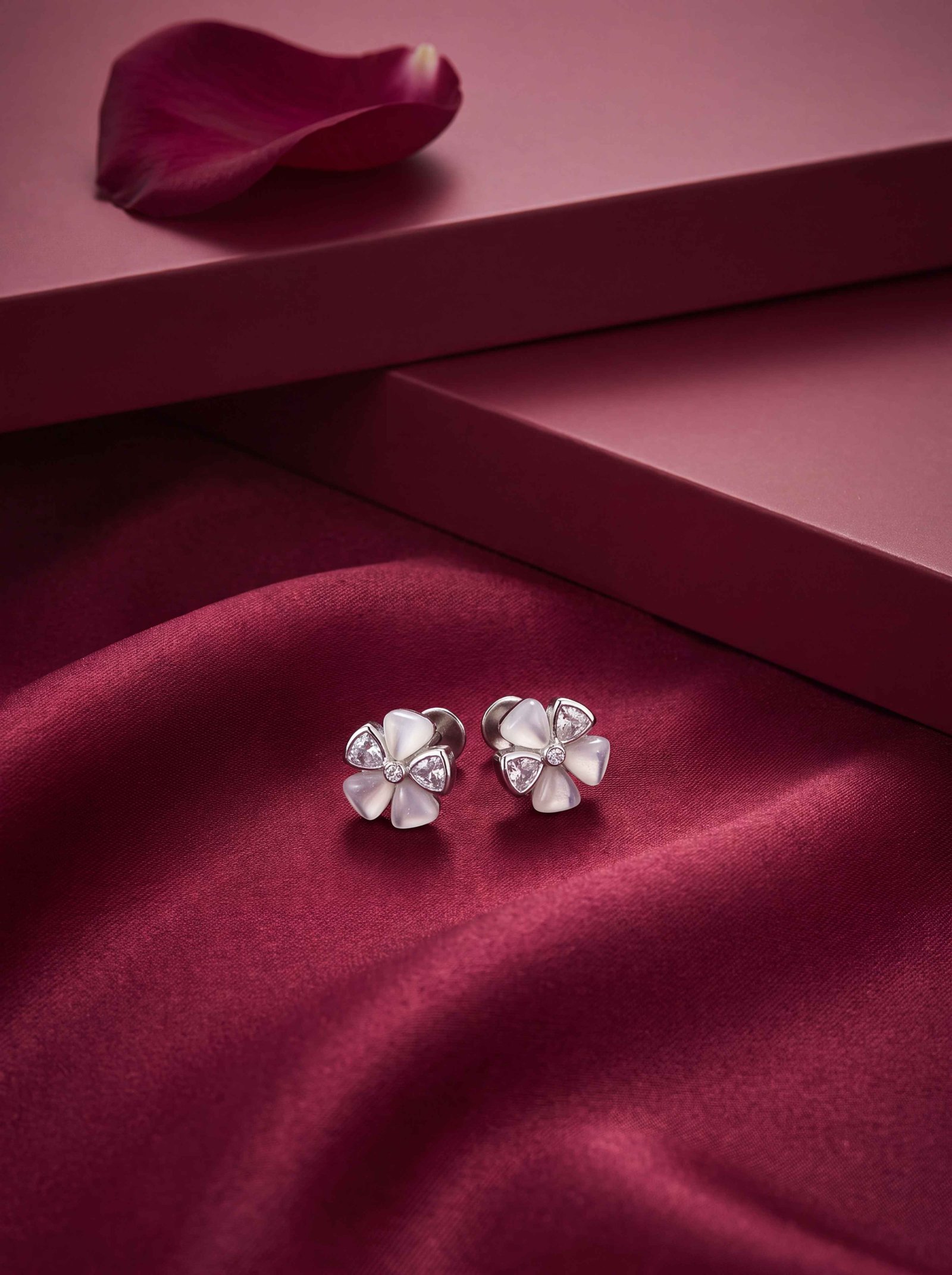 FLOWER SILVER STUDS