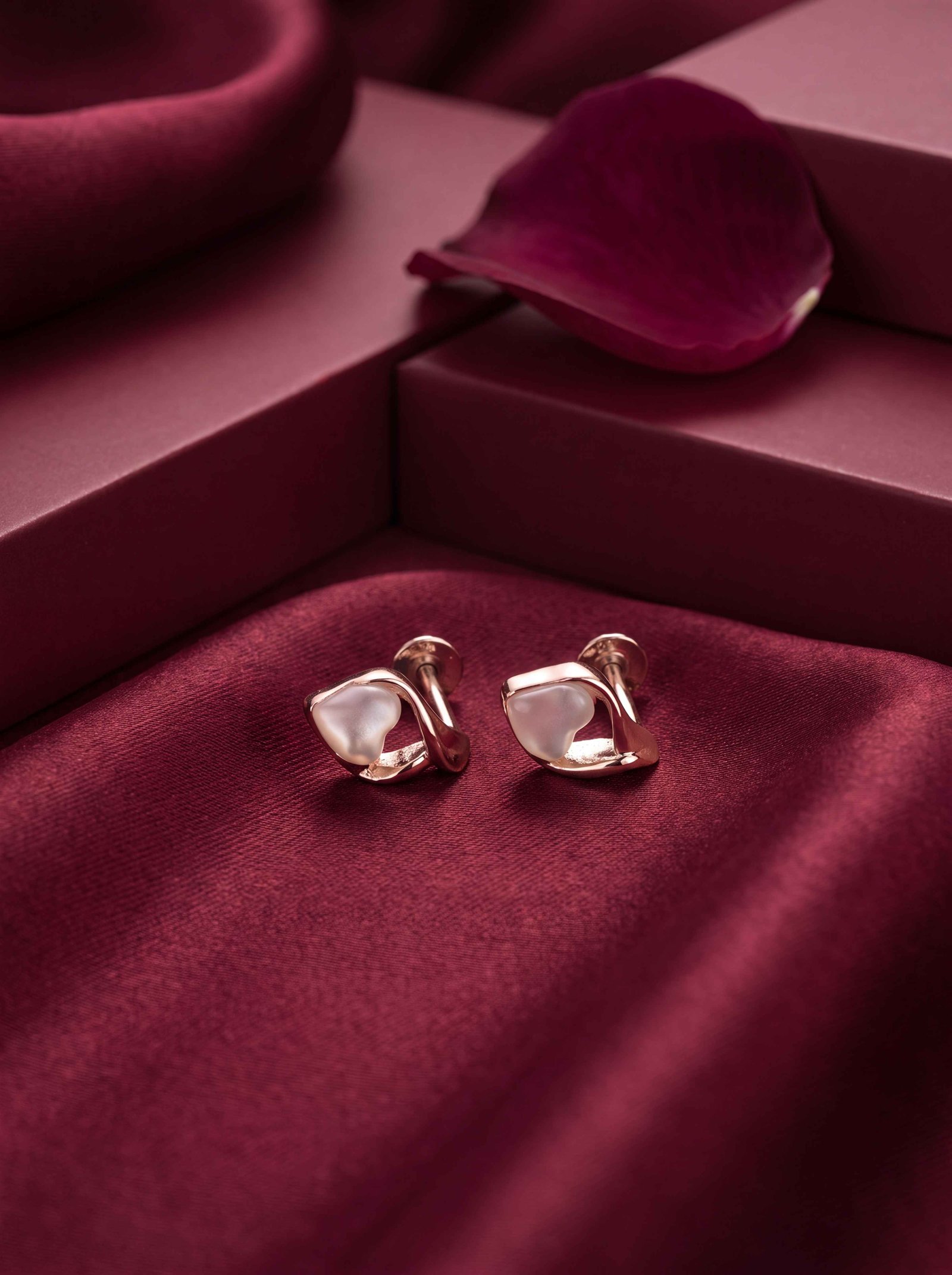RIBBON HEART SILVER STUDS