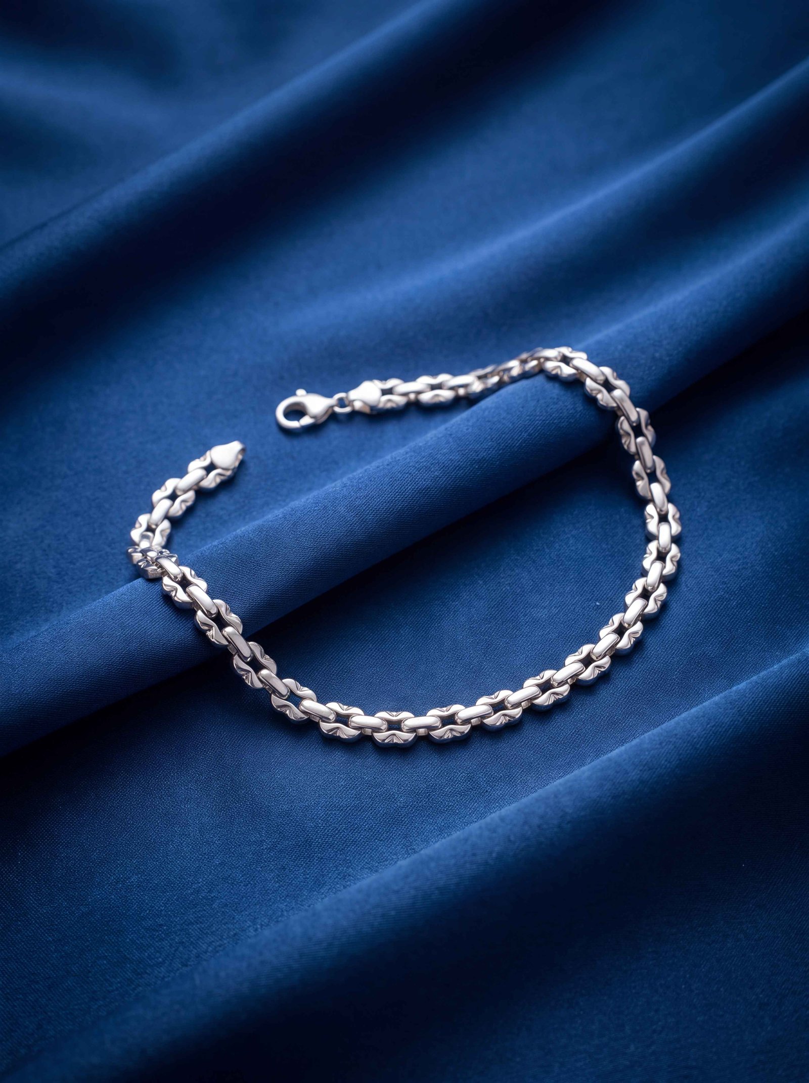 ARAVANKA SLIVER BRACELET
