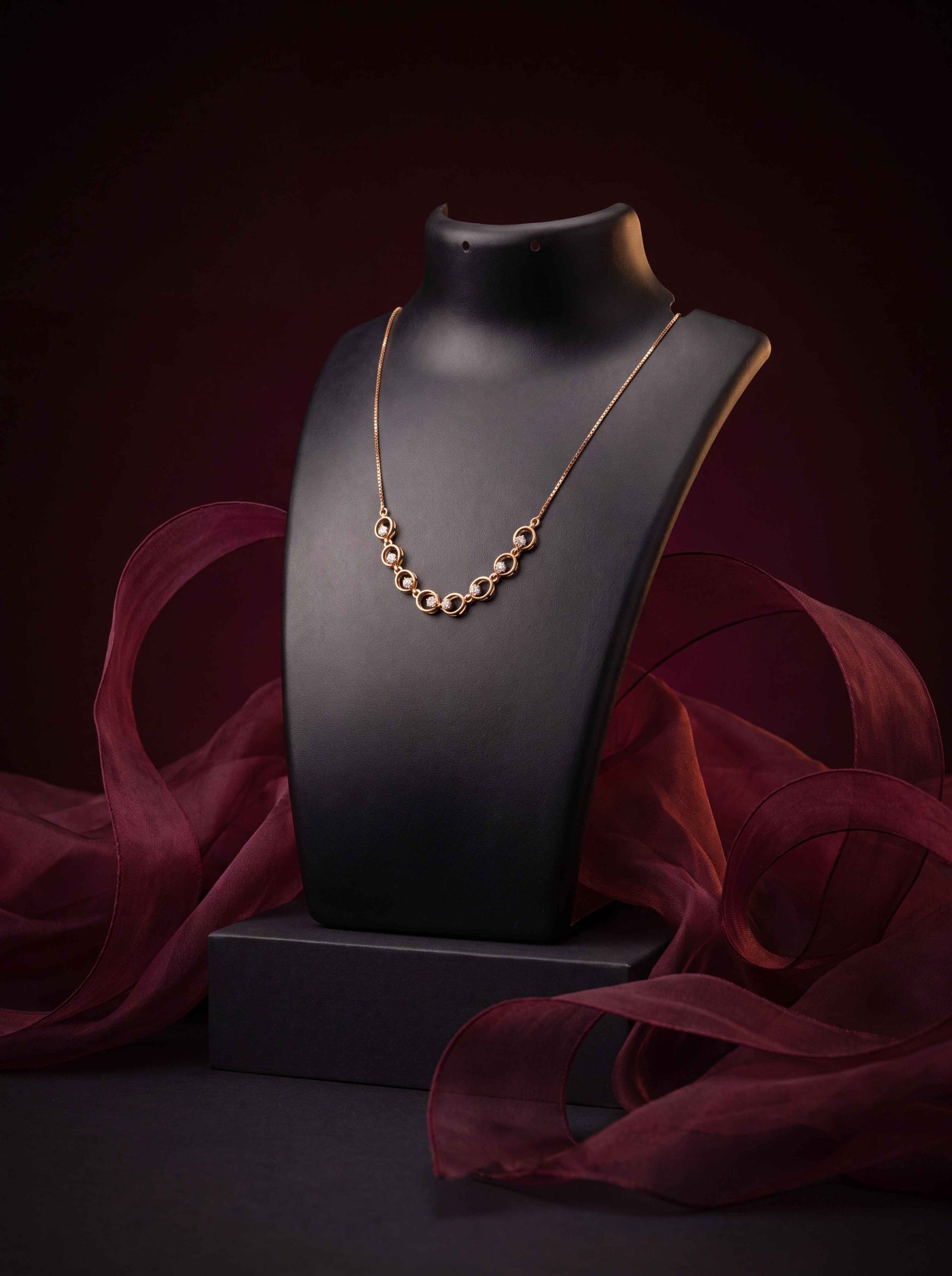OVAL LOOPS DIAMOND NECKLACE