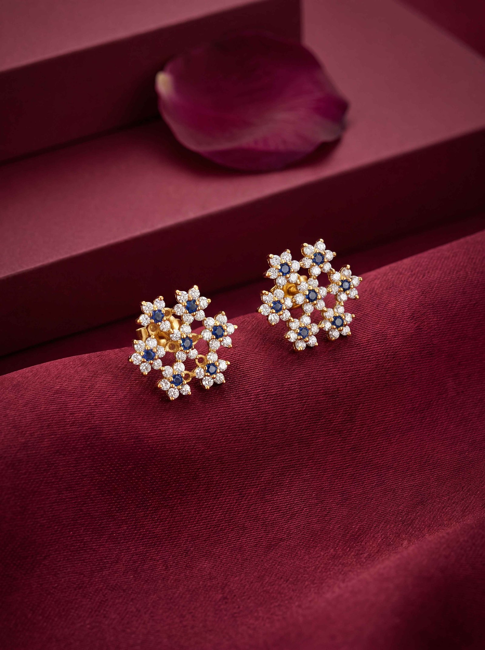 SNOW FLAKE CLUSTER 18K STUDS