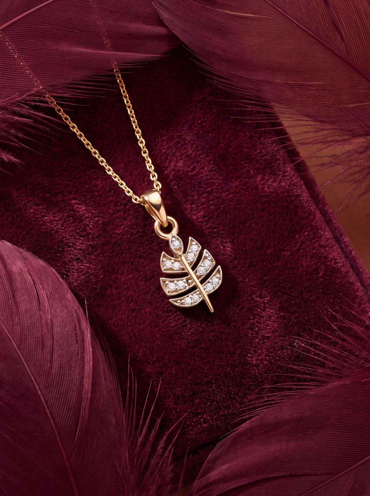 PALM LEAF DIAMOND PENDANT