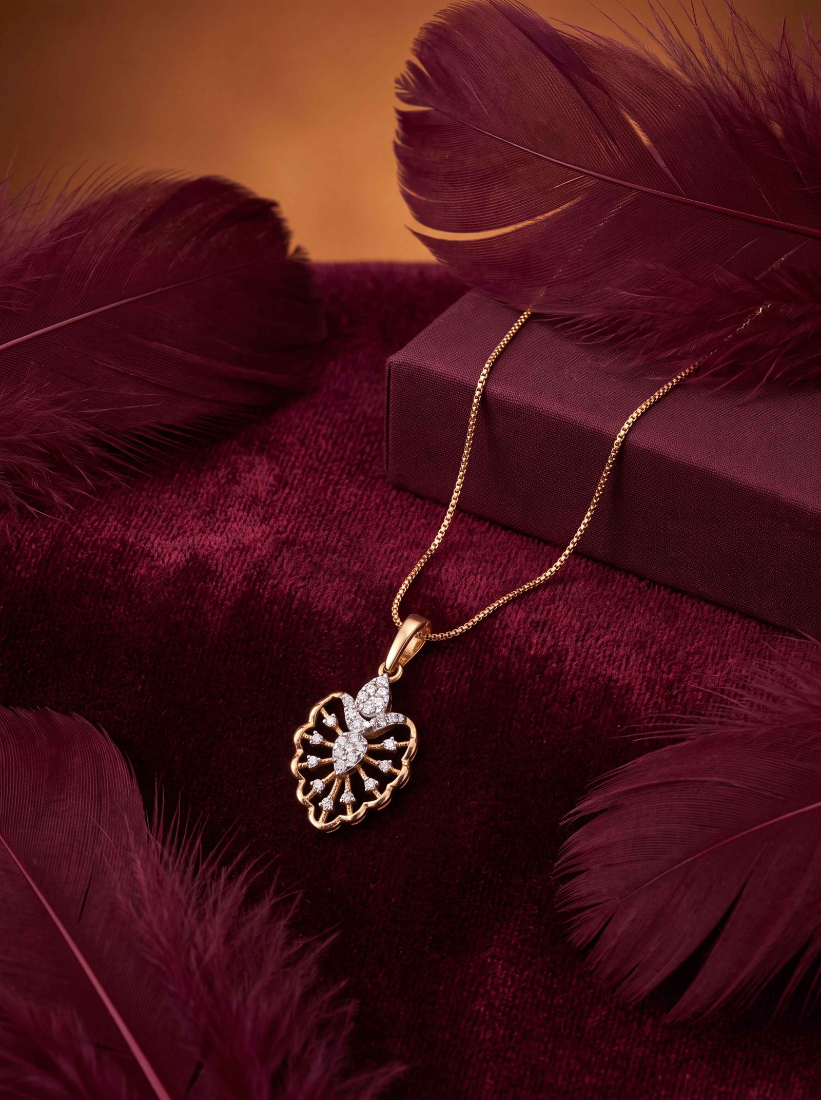 INTRICATE DIAMOND PENDANT