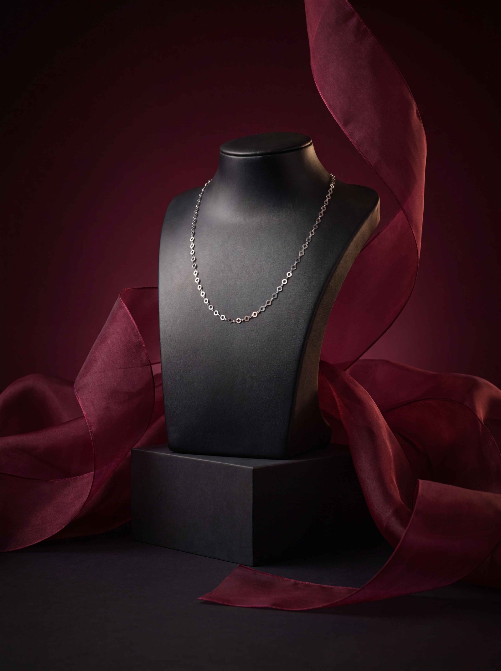 OPEN CIRCLE SILVER CHAIN
