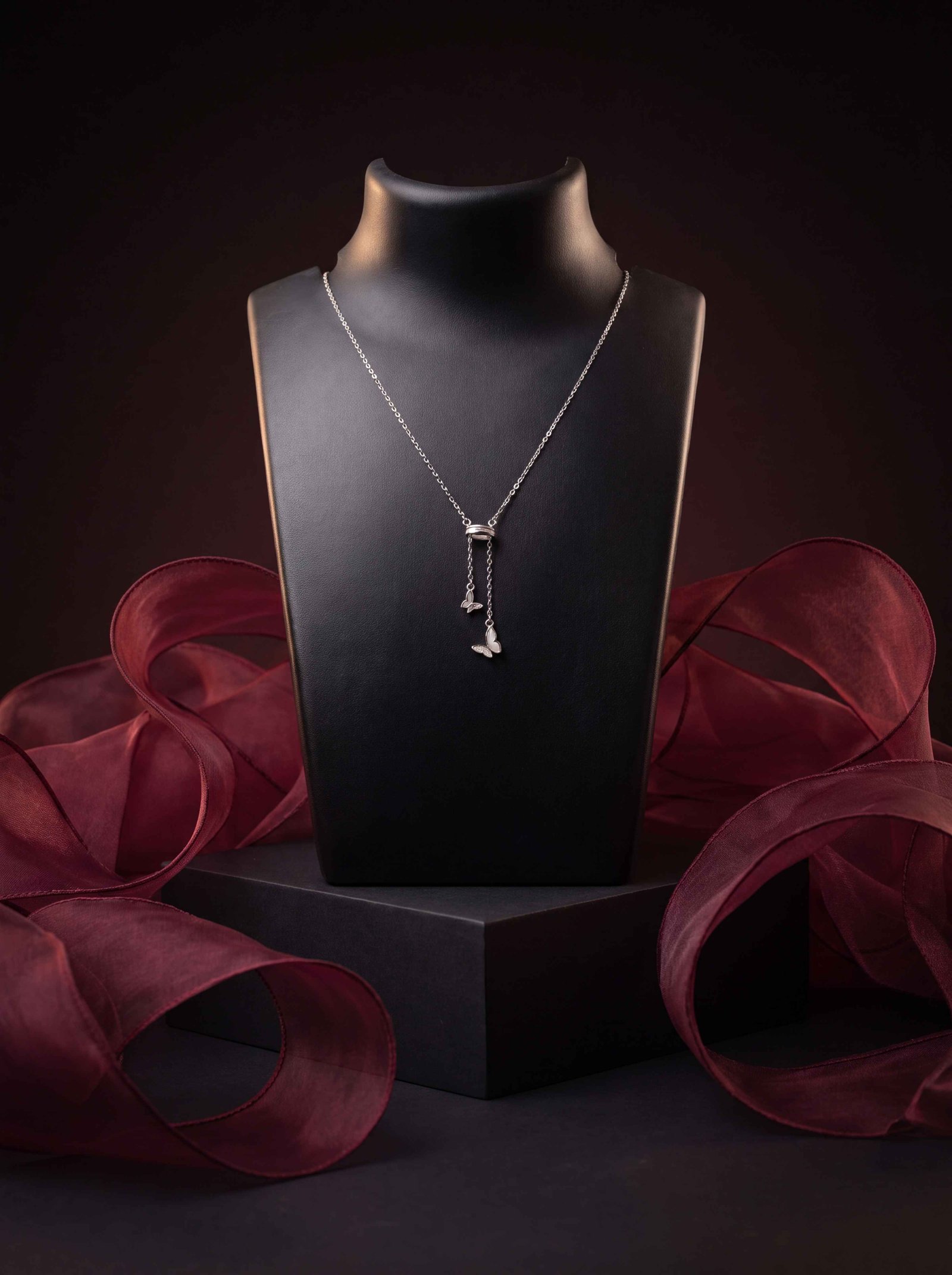 LIGHTWEIGHT SILVER CHAIN