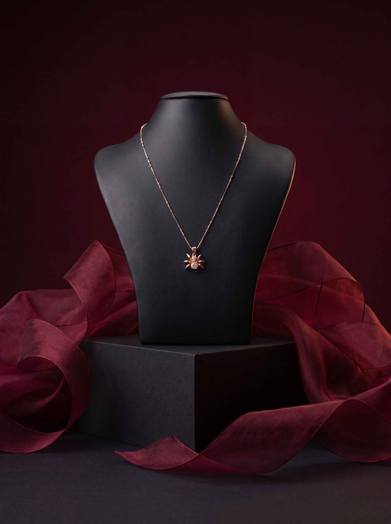 VENETION BALL SILVER CHAIN