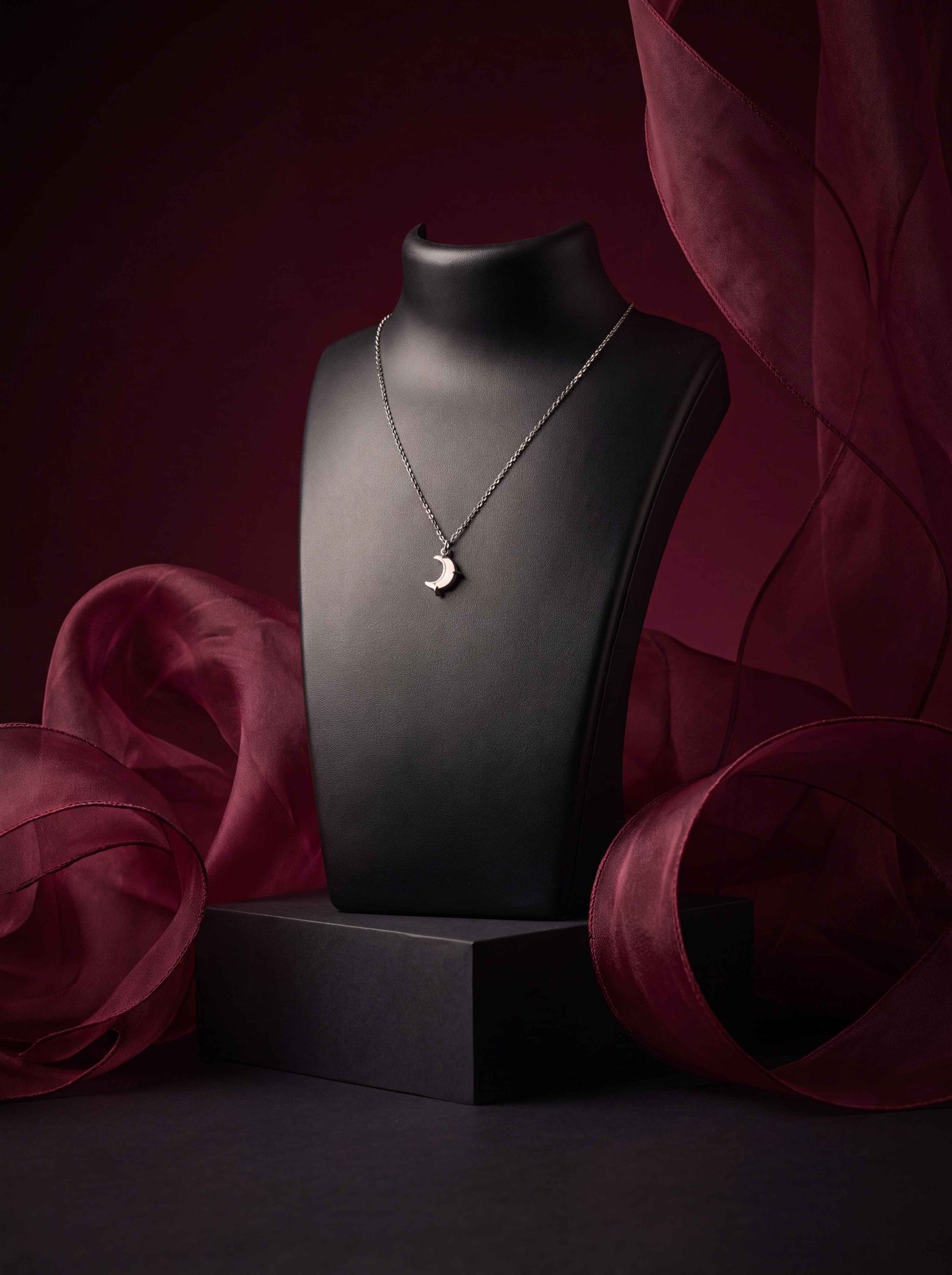 HALF MOON SILVER CHAIN