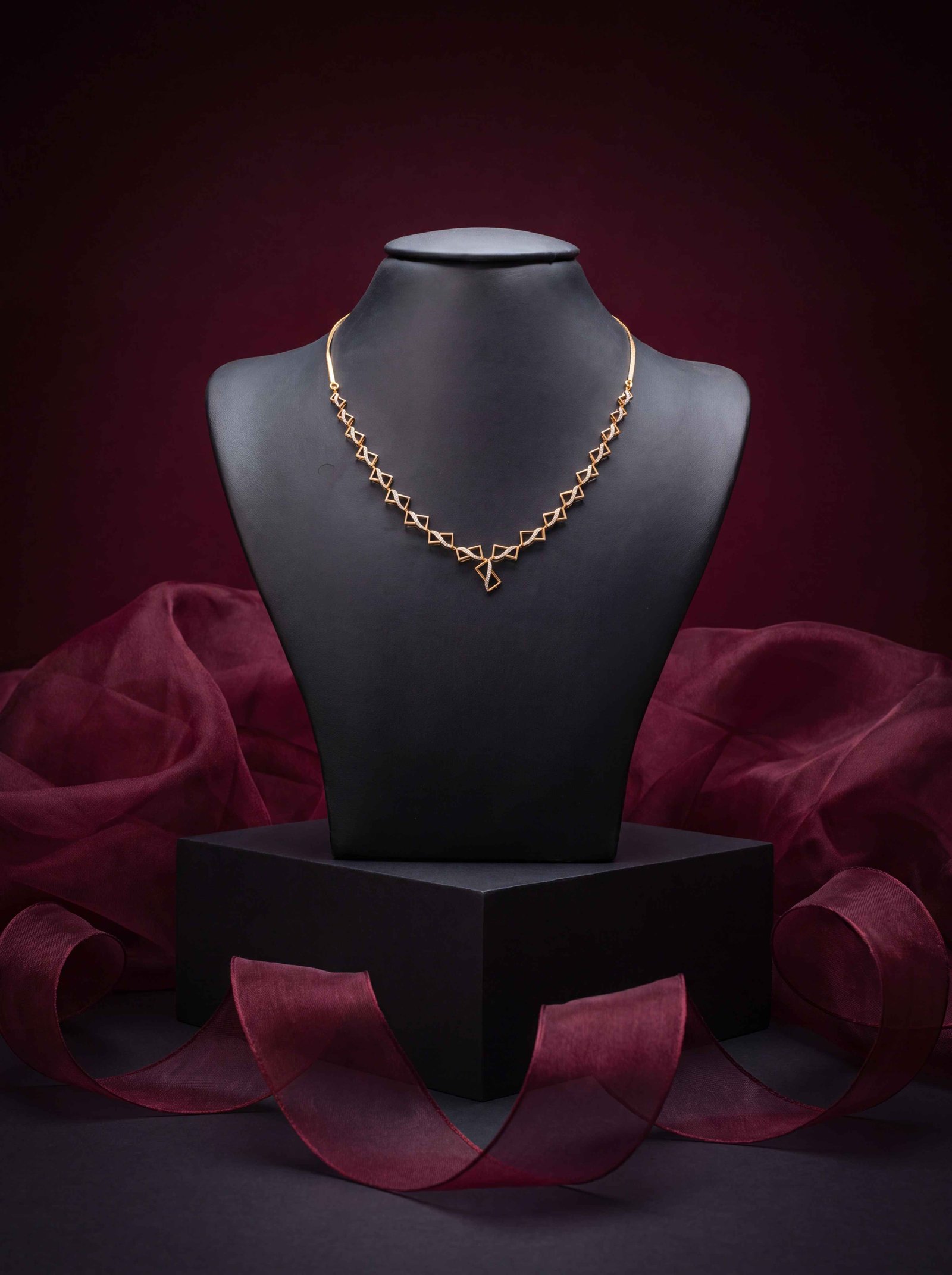 RHOMBUS DIAMOND NECKLACE