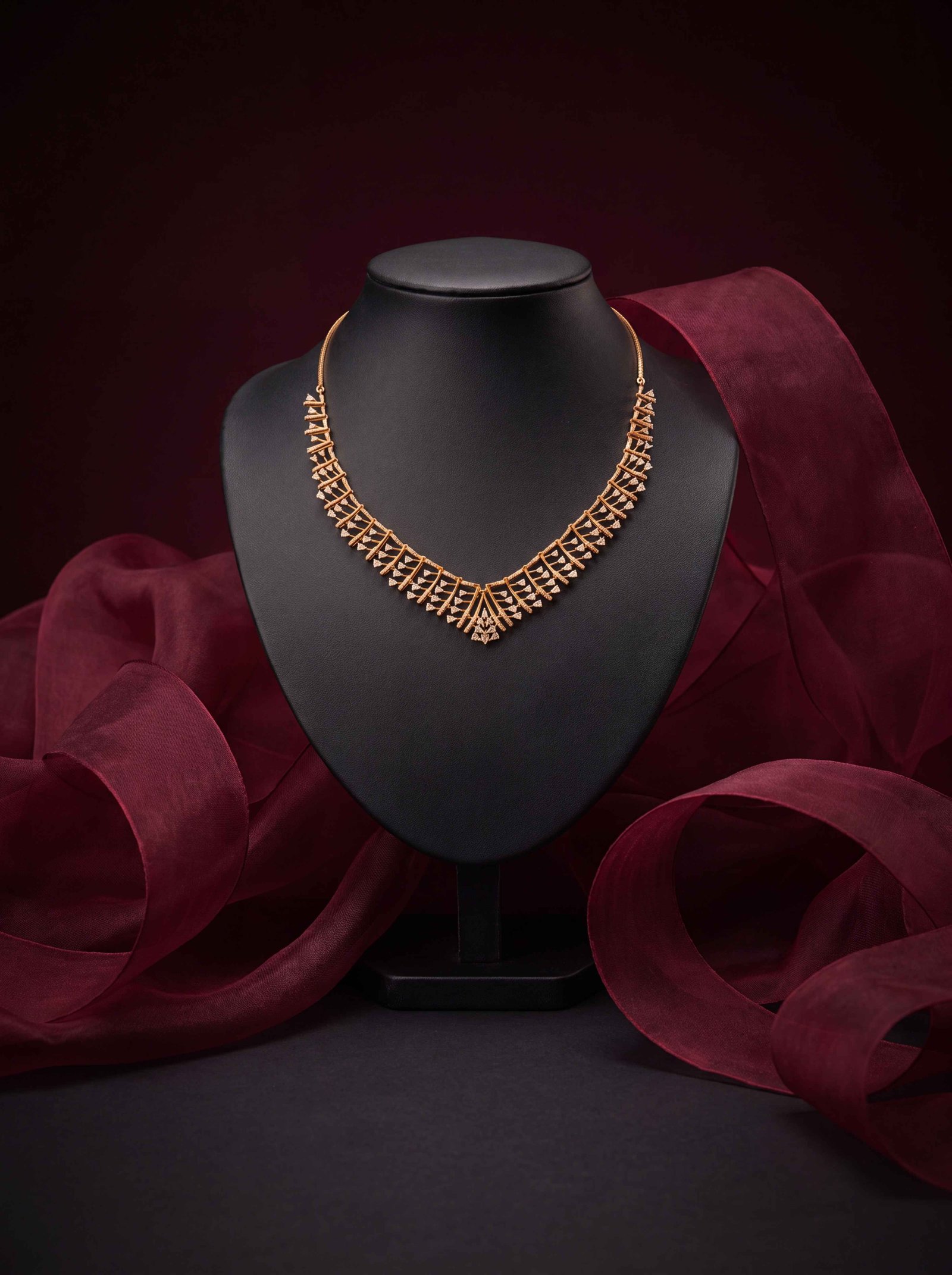 LEAF DROP MOTIF DIAMOND NECKLACE