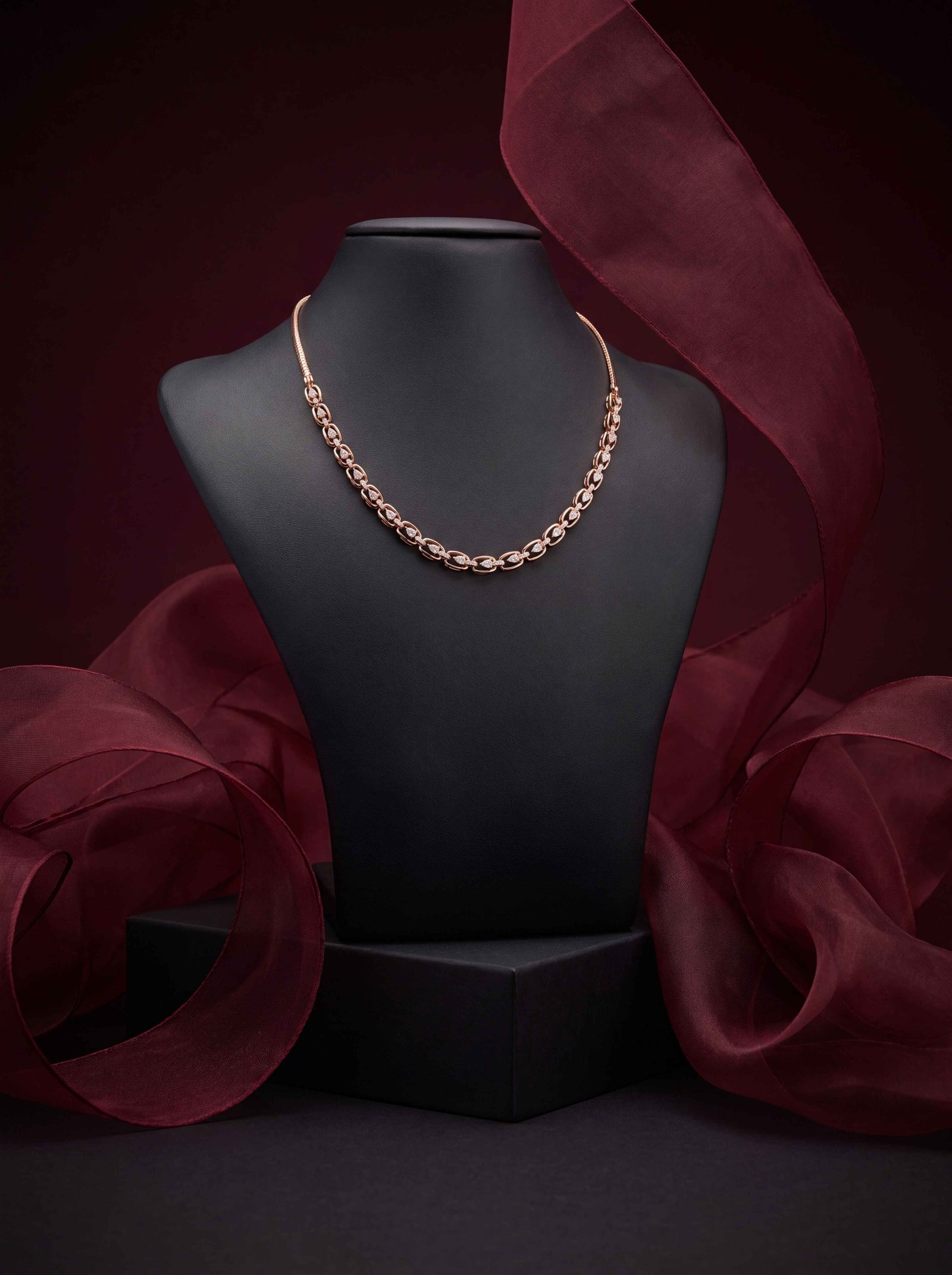 CUSHION SHAPE DIAMOND NECKLACE