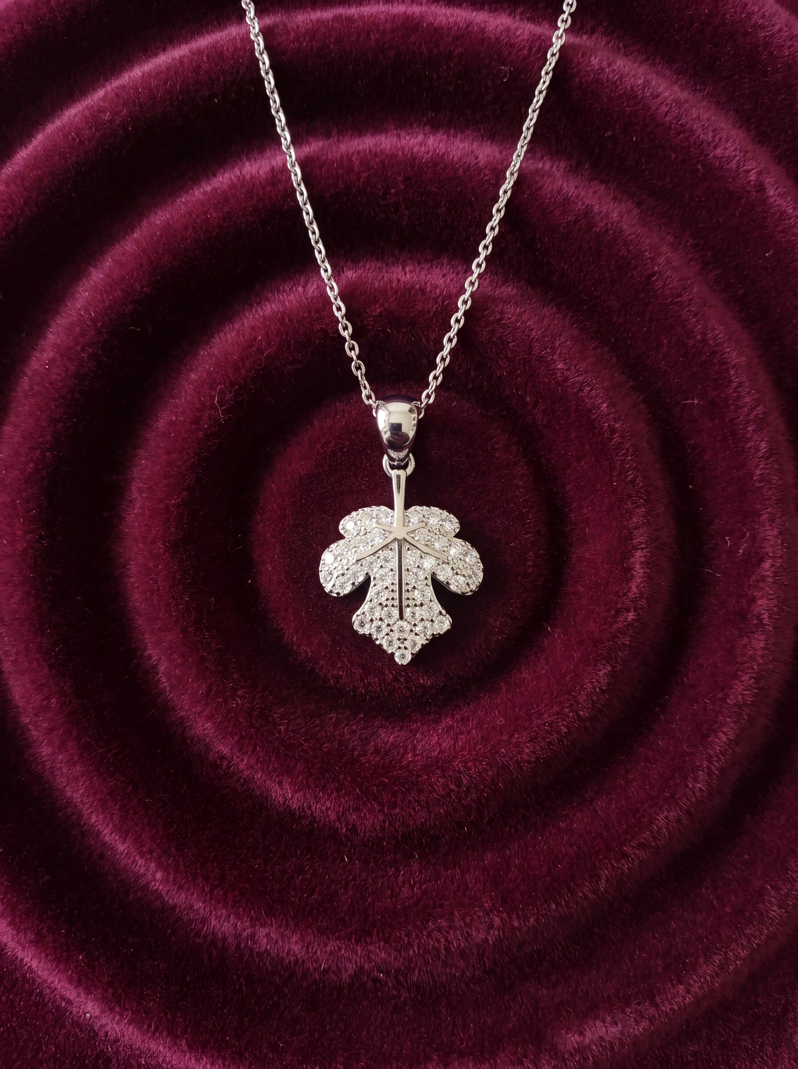 MAPLE LEAF SILVER  PENDANT