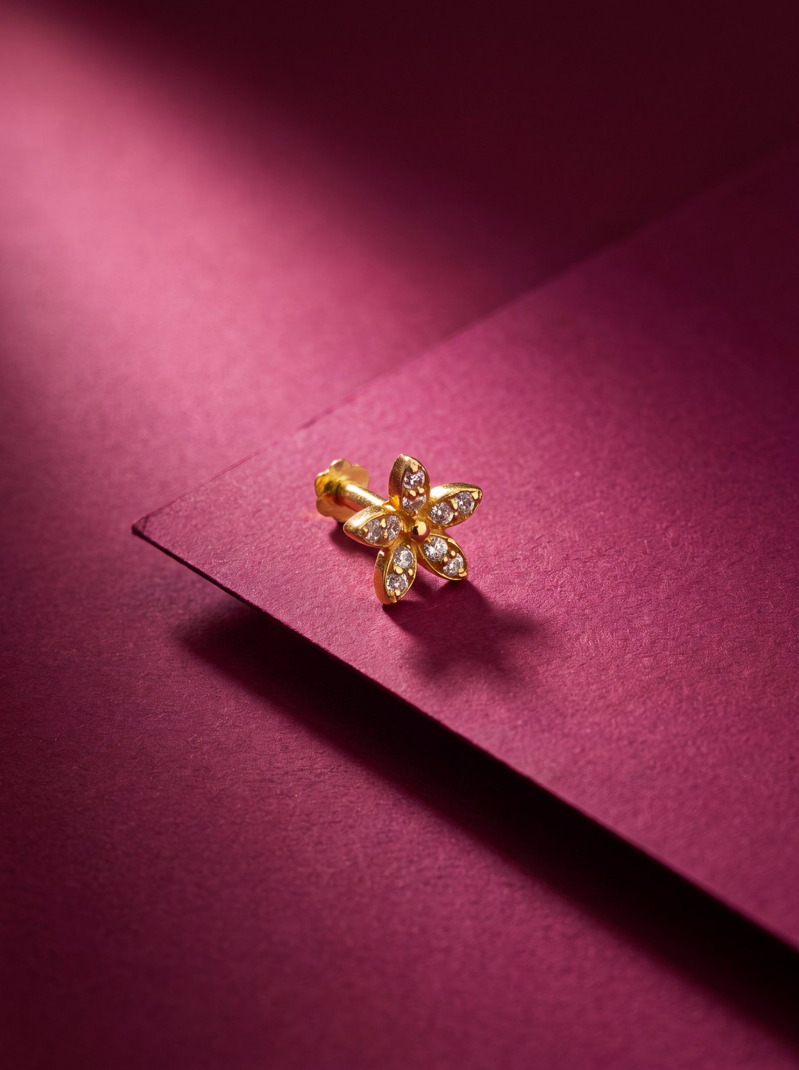 FIVE PETAL 18K NOSESTUD