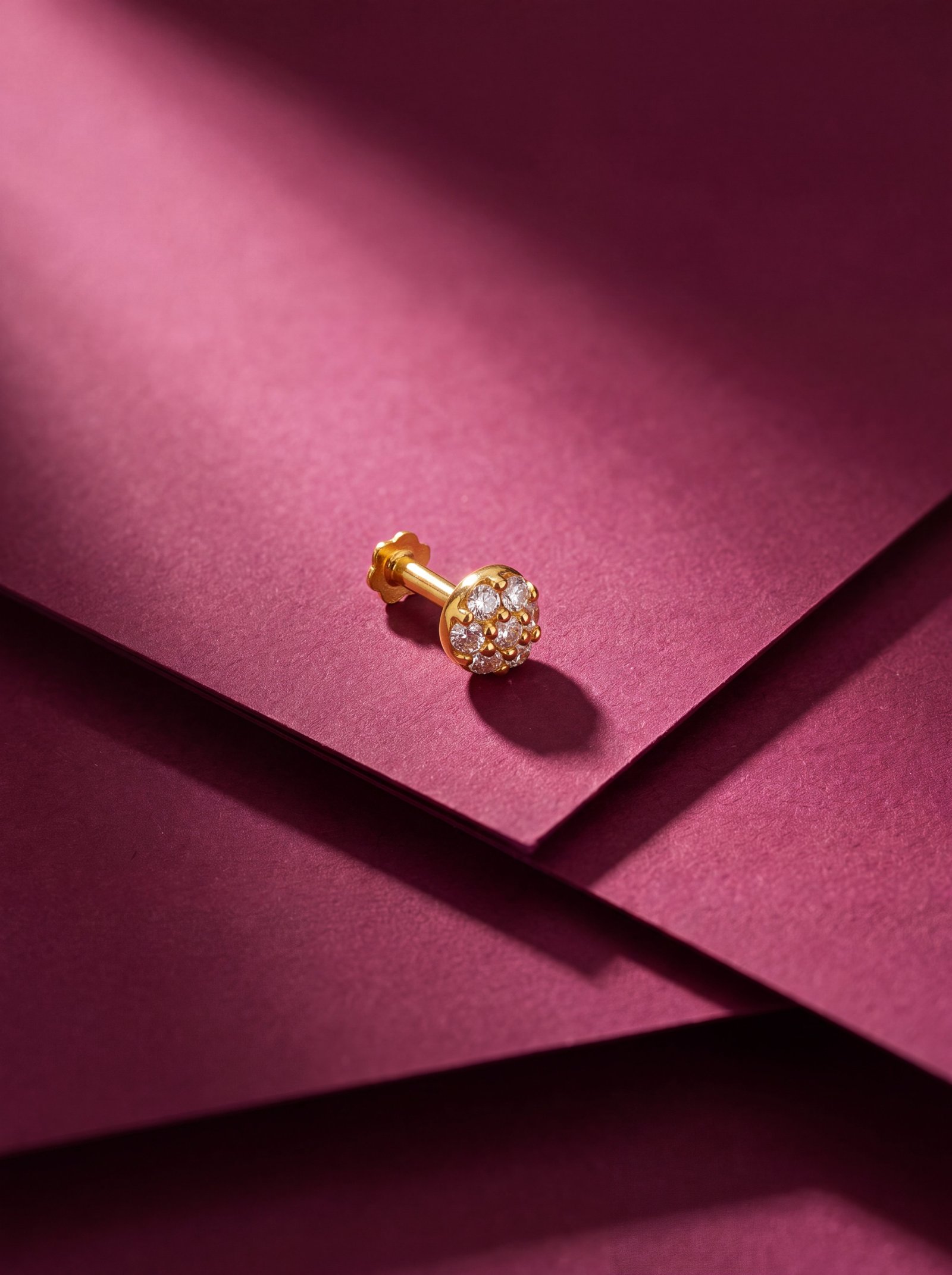 OPEN CIRCULAR 18K NOSESTUD